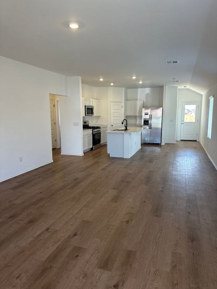 1220 S Brook Dr - Photo 5 of 20