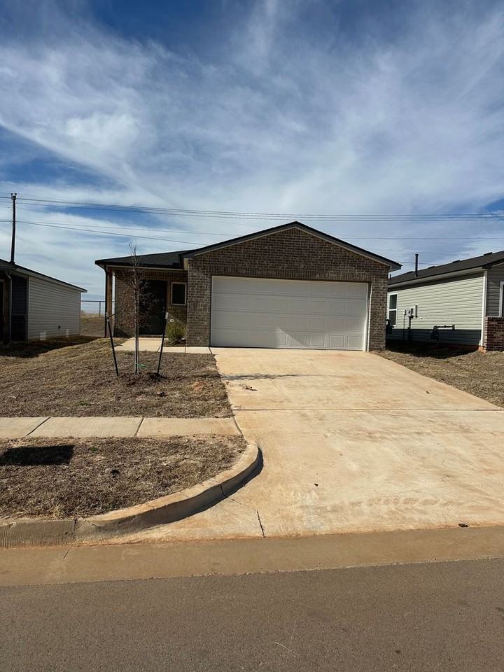 1057 Blue Ridge Dr - Photo 2 of 16