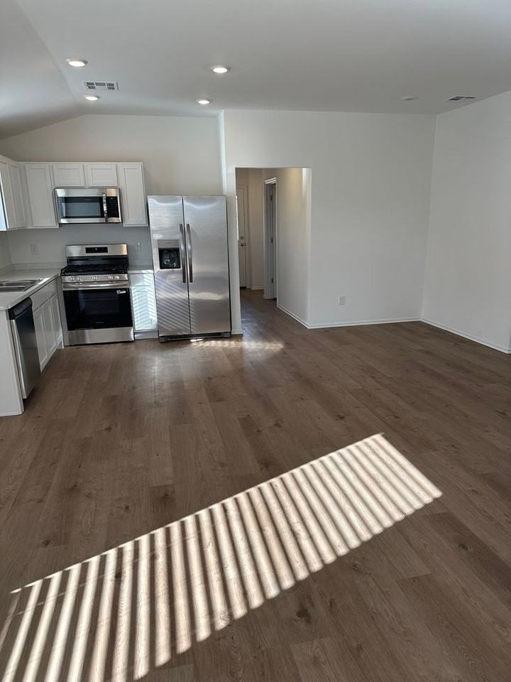 1065 Blue Ridge Dr - Photo 5 of 16