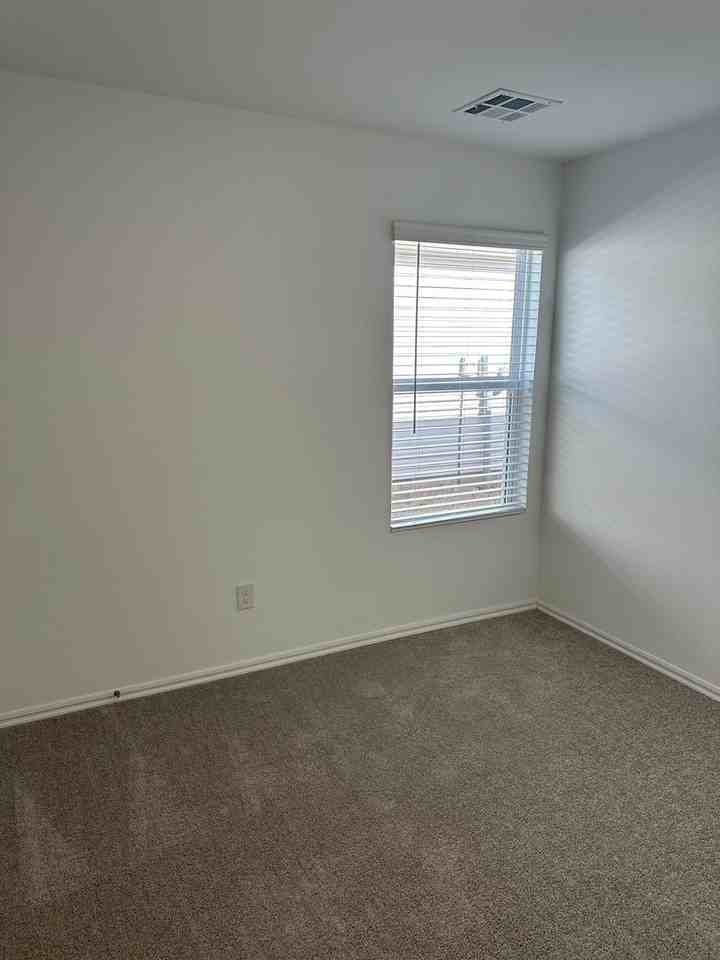 1065 Blue Ridge Dr - Photo 7 of 16