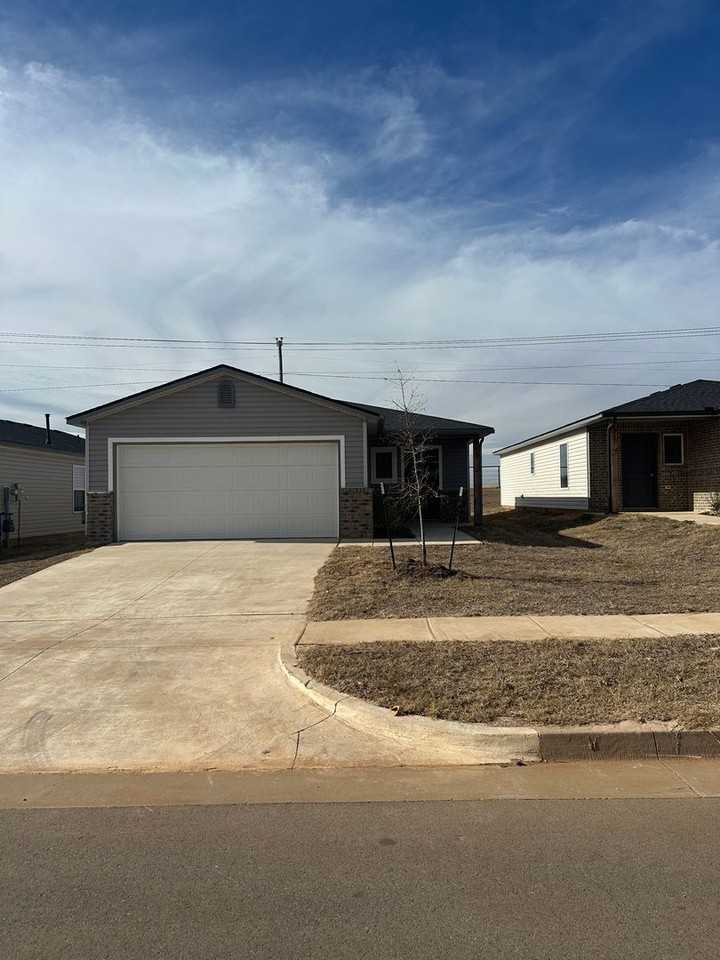 1053 Blue Ridge Dr - Photo 2 of 14
