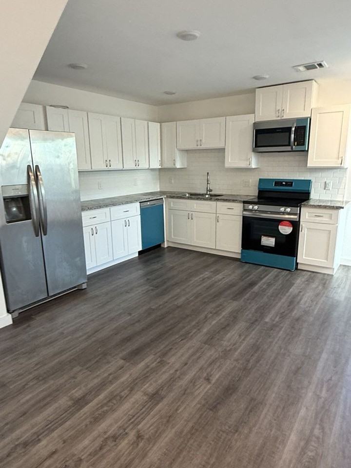 6313 Sandra St #B - Photo 3 of 14