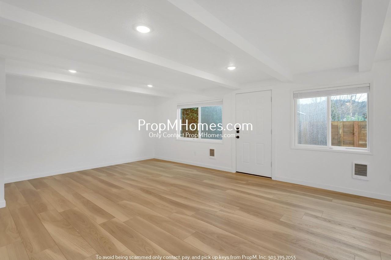 7026 N Burlington Ave - Photo 4 of 17