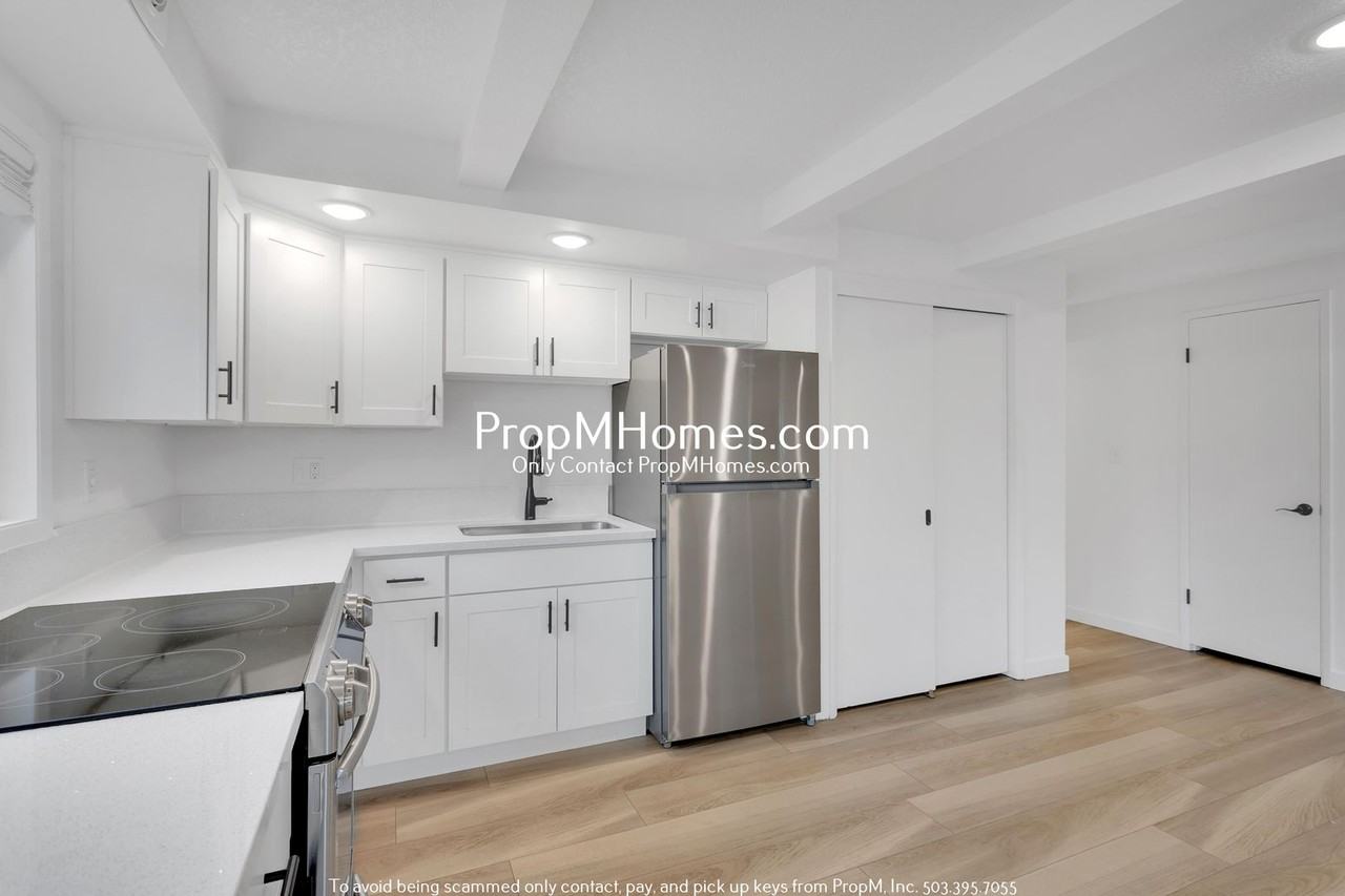 7026 N Burlington Ave - Photo 7 of 17