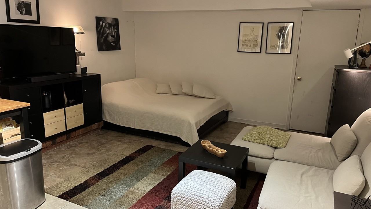 475 Saint Clarens Avenue - Photo 3 of 10