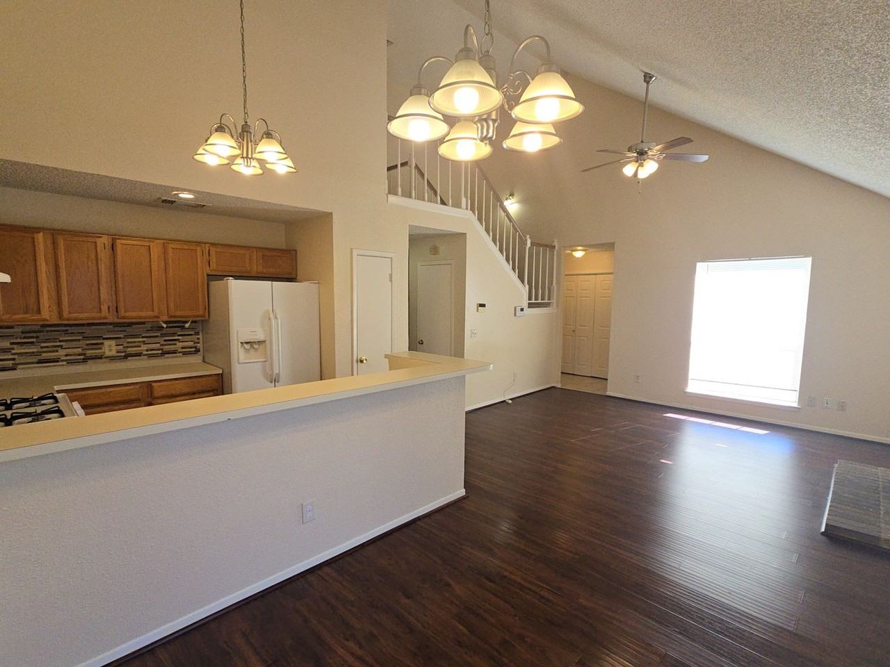 2814 Great Lakes Ave - Photo 4 of 31