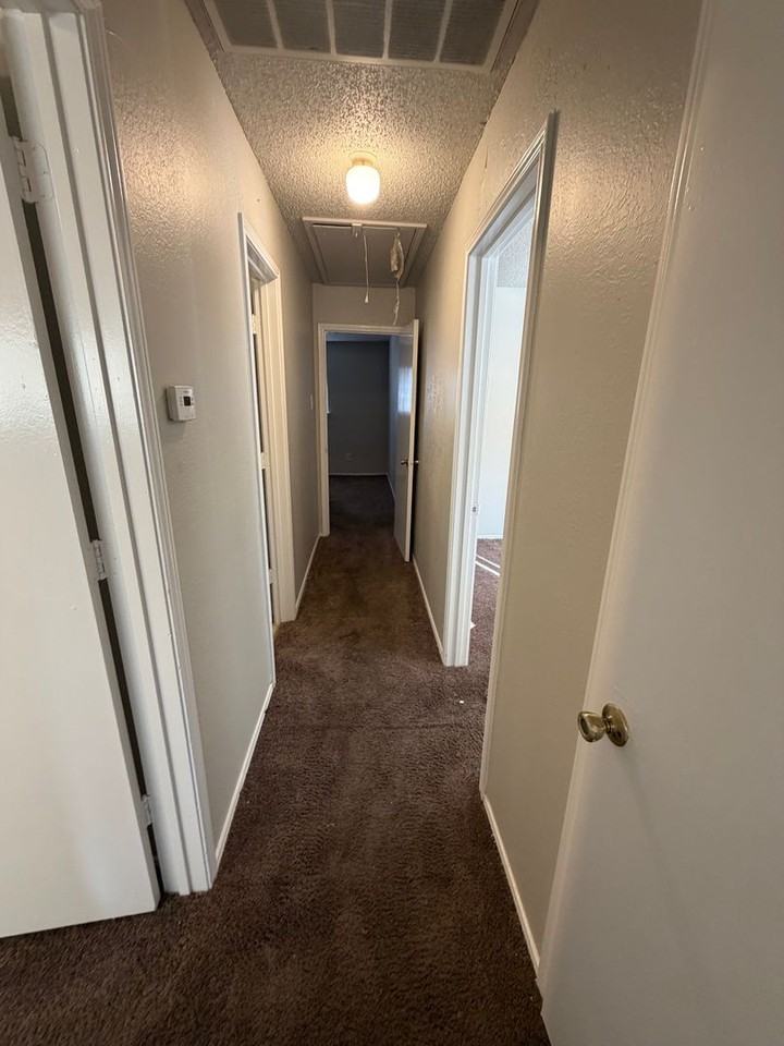 208 Victoria Dr - Photo 4 of 4