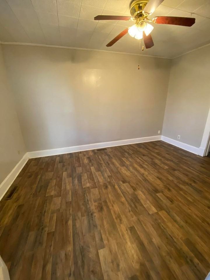 210 N Liberty St - Photo 3 of 14