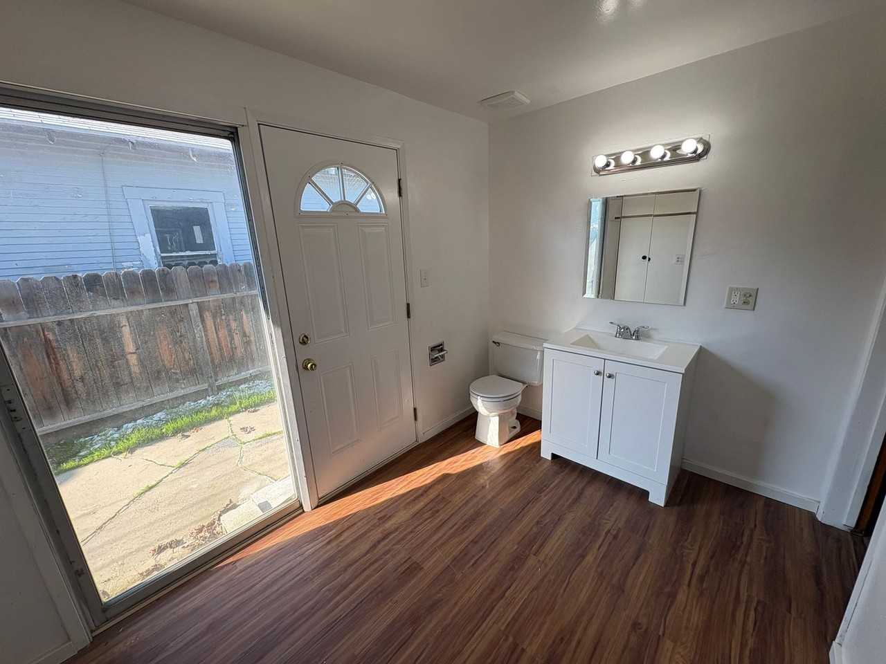 856 W Chestnut St - Photo 6 of 25