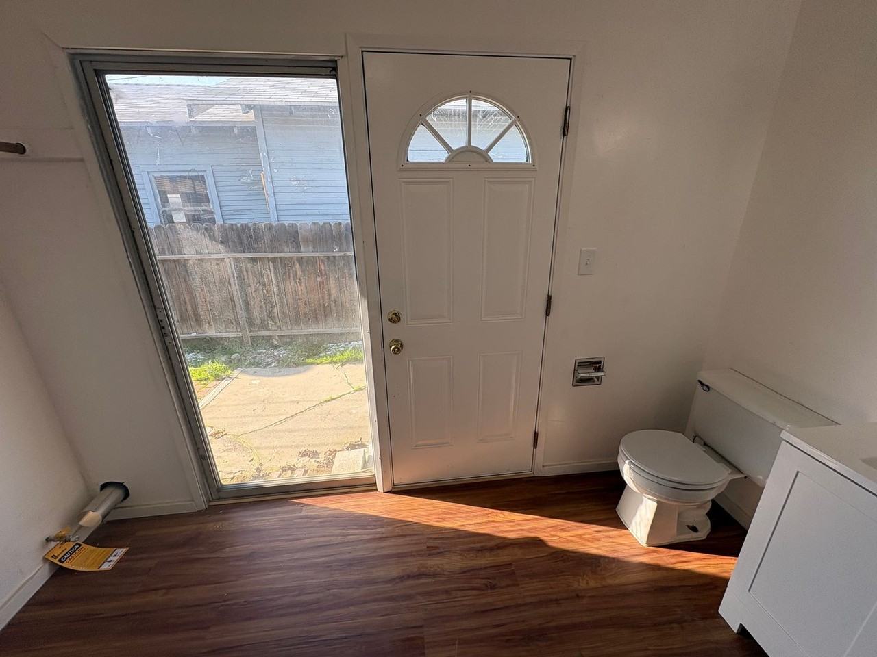 856 W Chestnut St - Photo 7 of 25