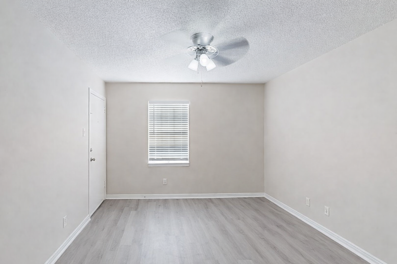 Heritage Oaks @ Navco (Promotion!) - Photo 5 of 11