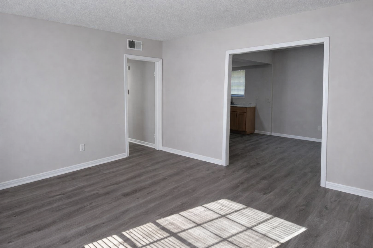 Heritage Oaks @ Navco (Promotion!) - Photo 6 of 11