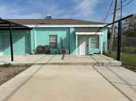 featured image of 633 N Commercial St