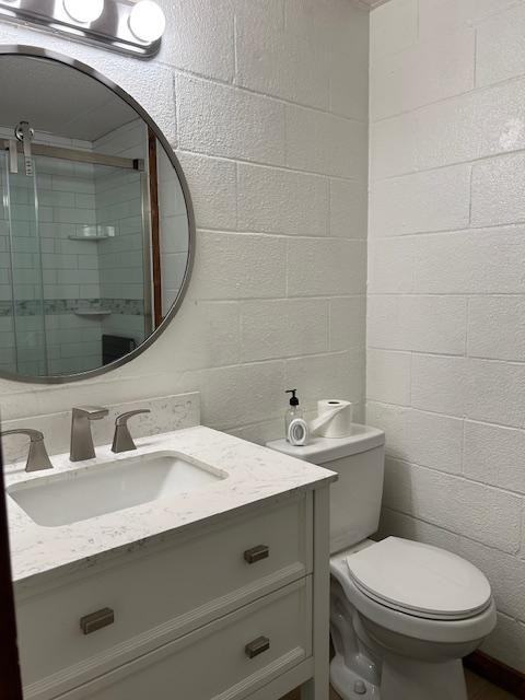 633 N Commercial St - Photo 2 of 14