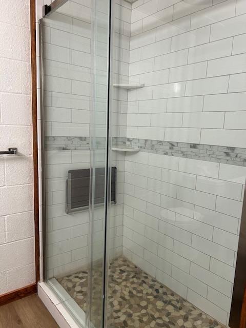 633 N Commercial St - Photo 3 of 14