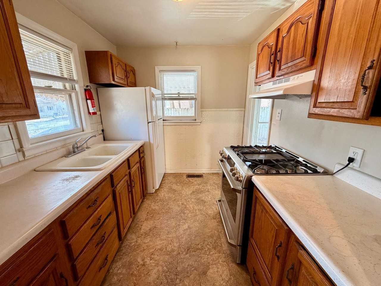 3112 S Vermont Ave - Photo 3 of 11