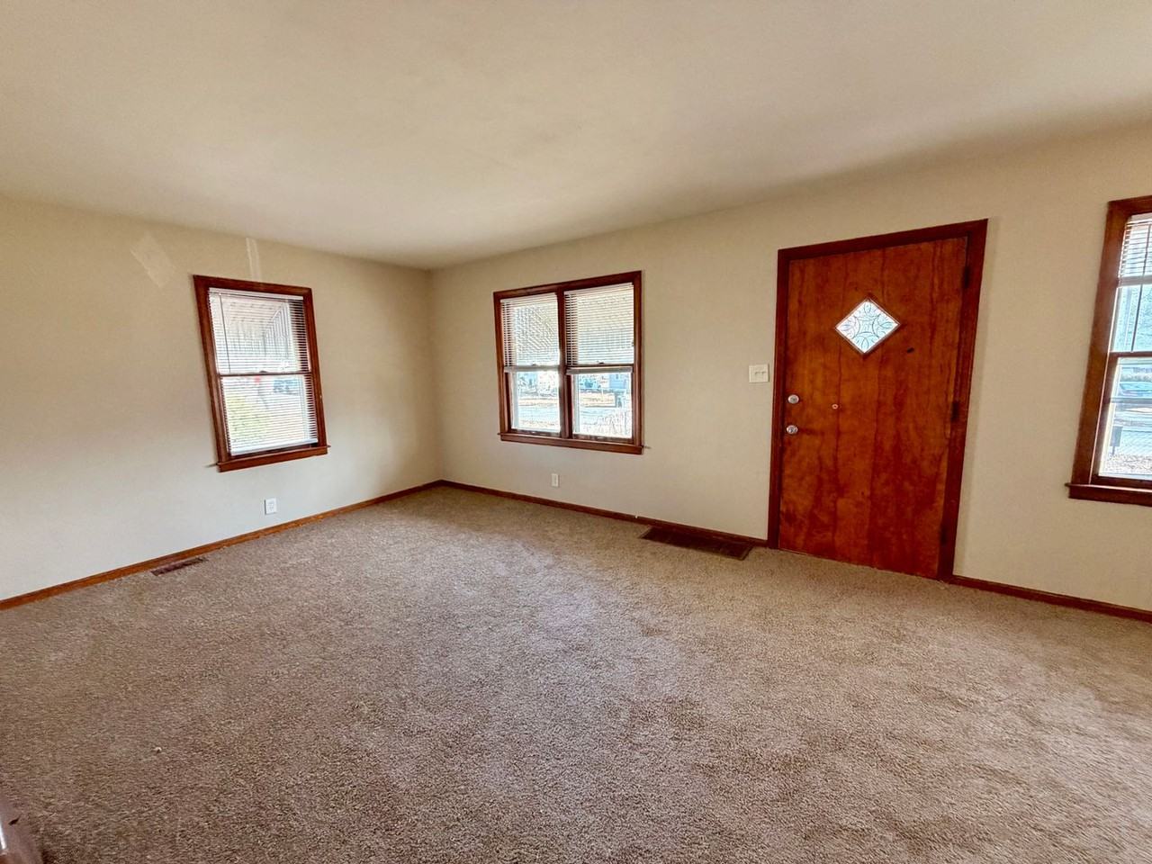 3112 S Vermont Ave - Photo 4 of 11