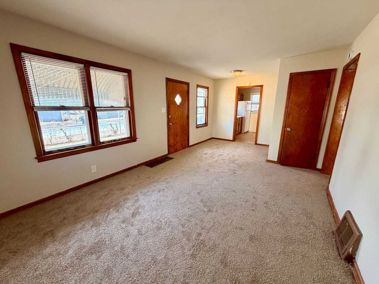 3112 S Vermont Ave - Photo 5 of 11