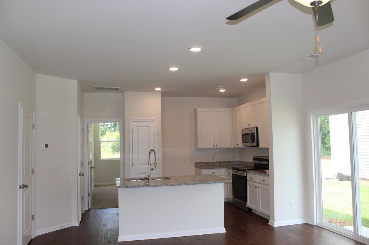 195 Woodward Rd - Photo 4 of 17