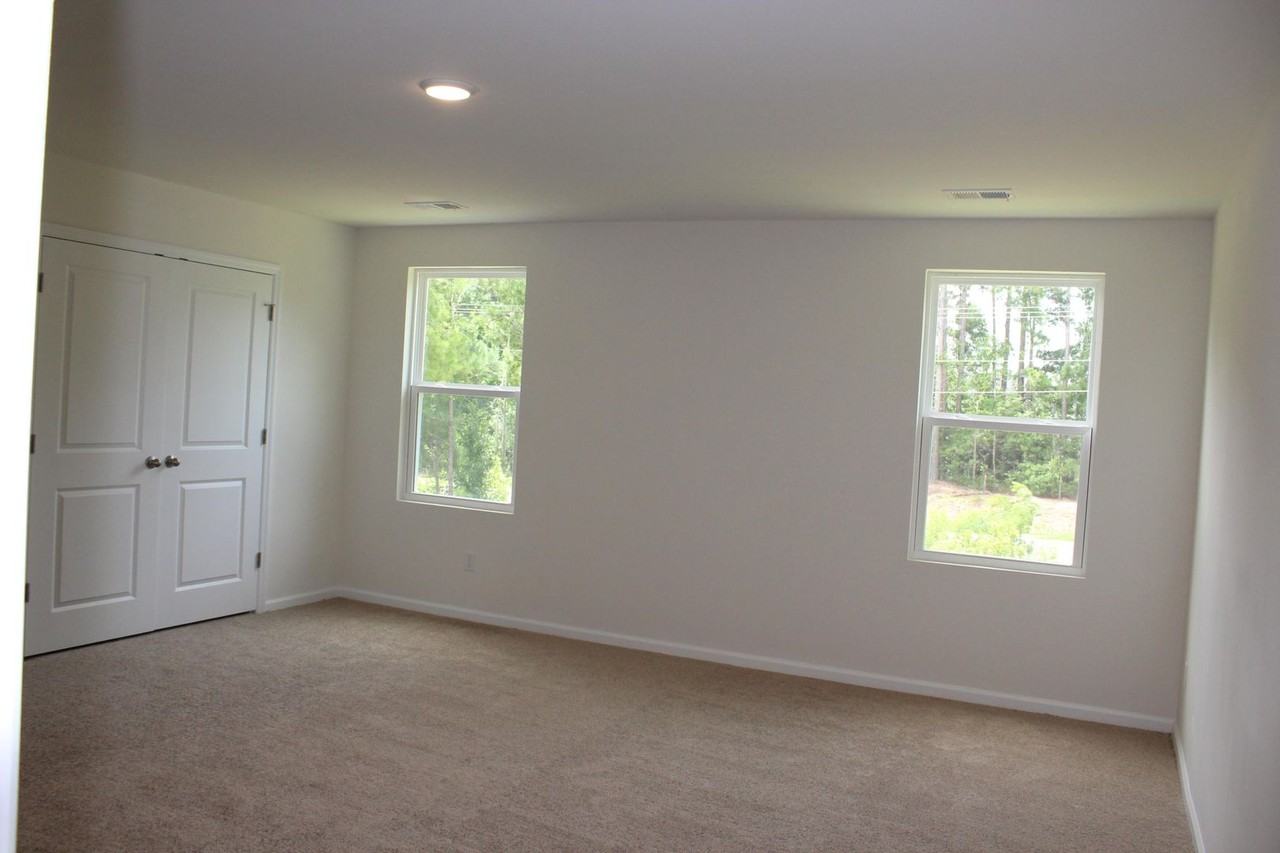 195 Woodward Rd - Photo 7 of 17