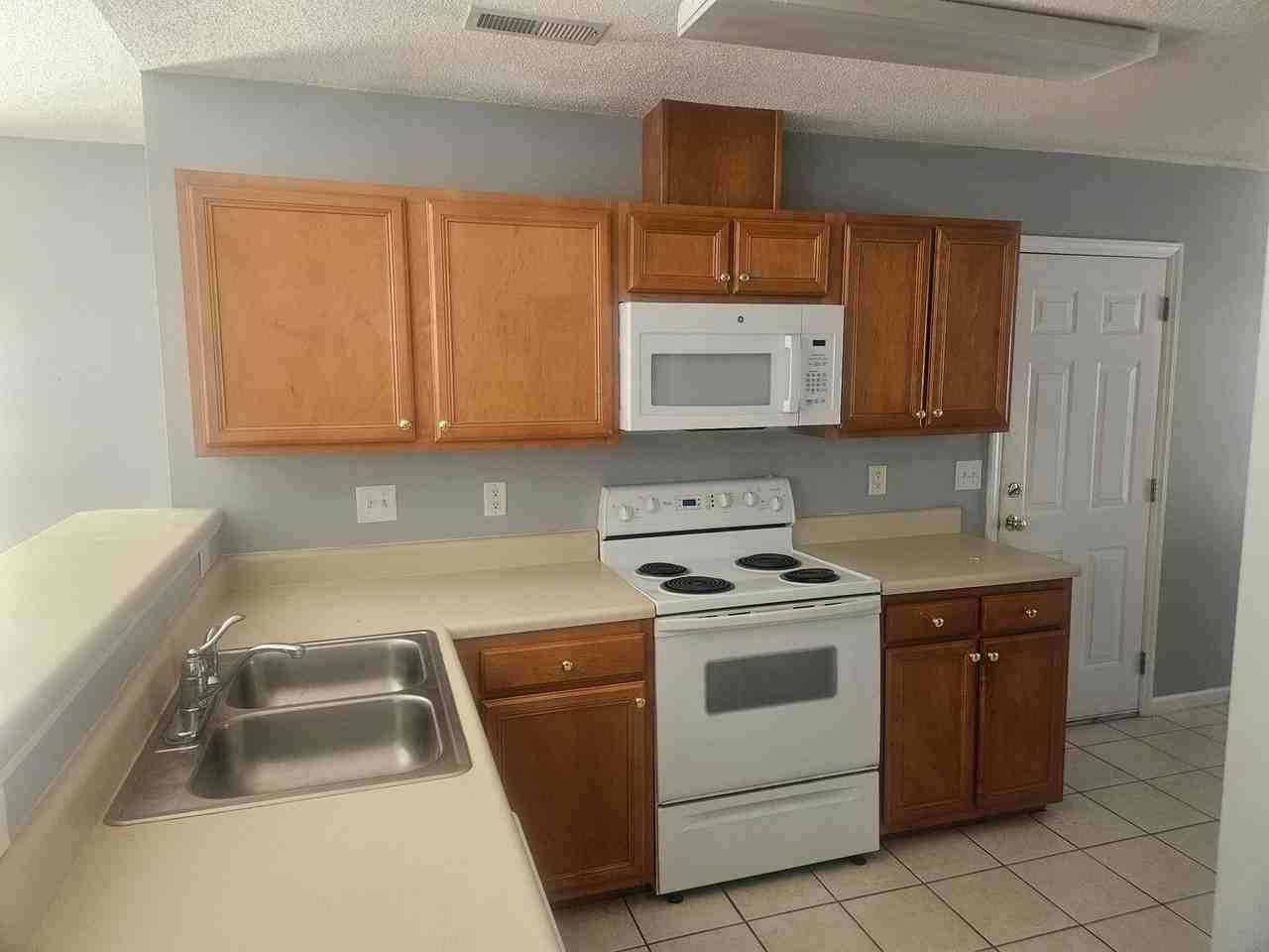 5845 Regents Village Dr - Photo 3 of 4