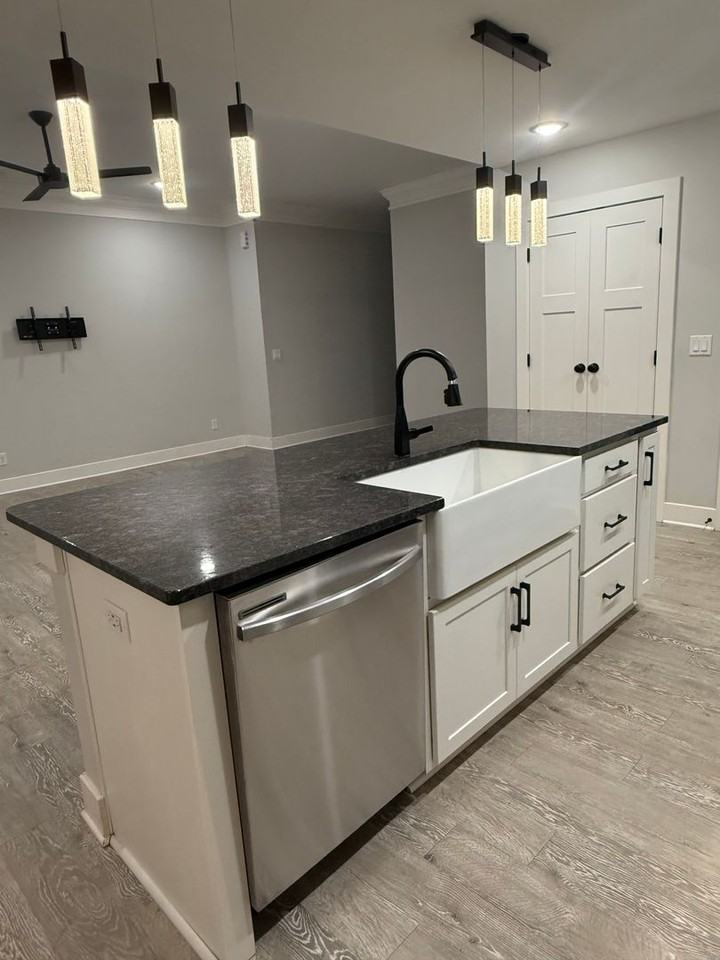 4448 Venice Way - Photo 5 of 38