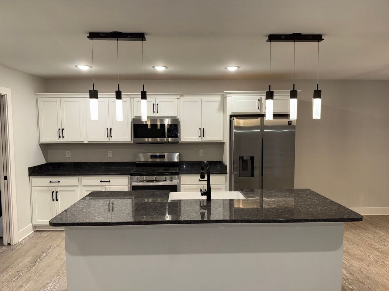 4448 Venice Way - Photo 6 of 38