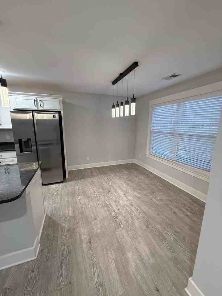 4448 Venice Way - Photo 7 of 38