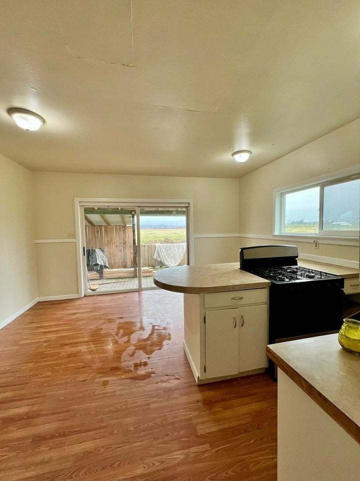 5012 Imhof Rd - Photo 4 of 13