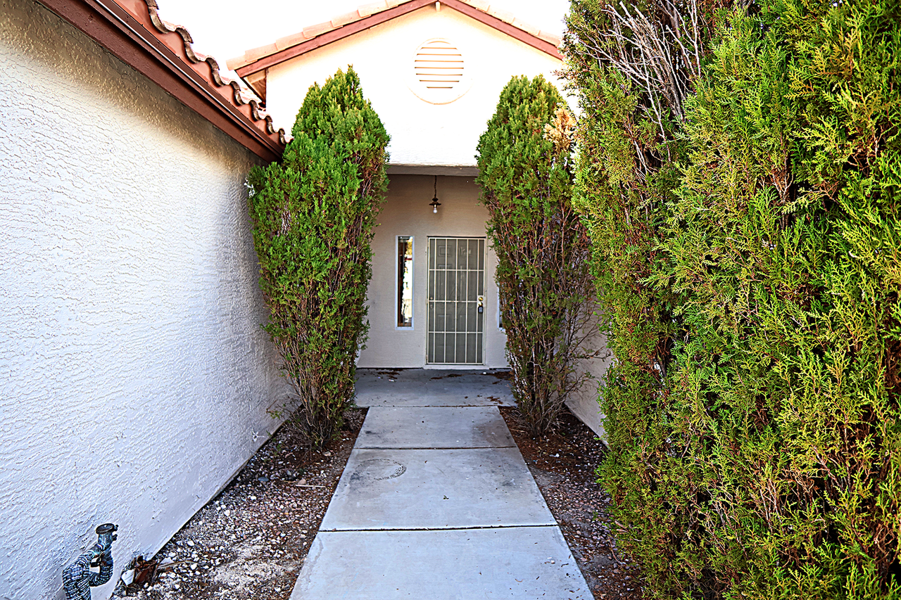 425 Don Fernando Cir - Photo 2 of 22