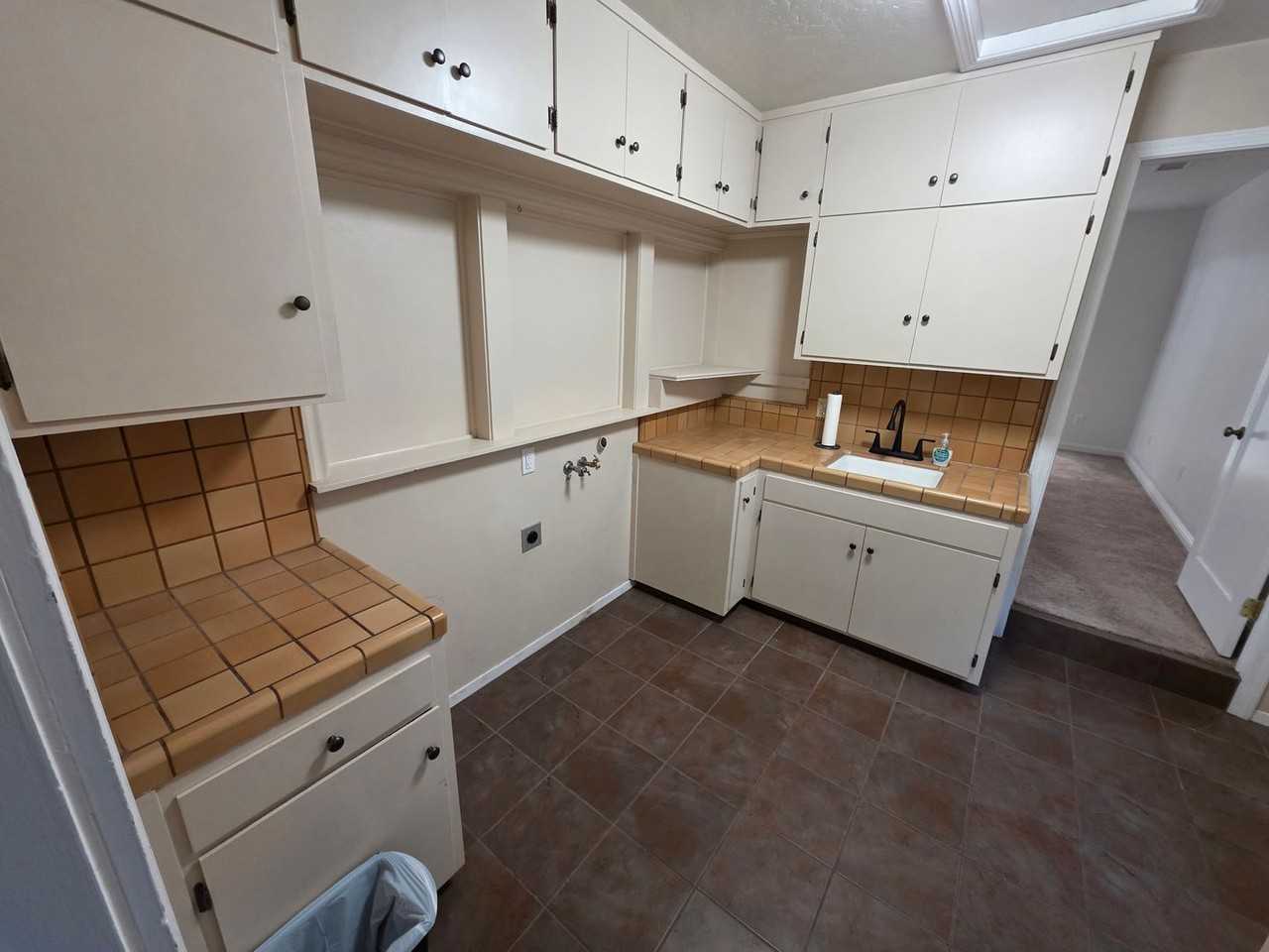 1510 W Beverly Dr - Photo 4 of 7