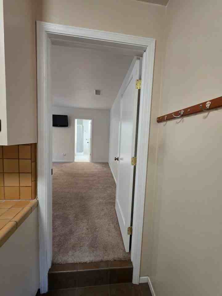 1510 W Beverly Dr - Photo 5 of 7