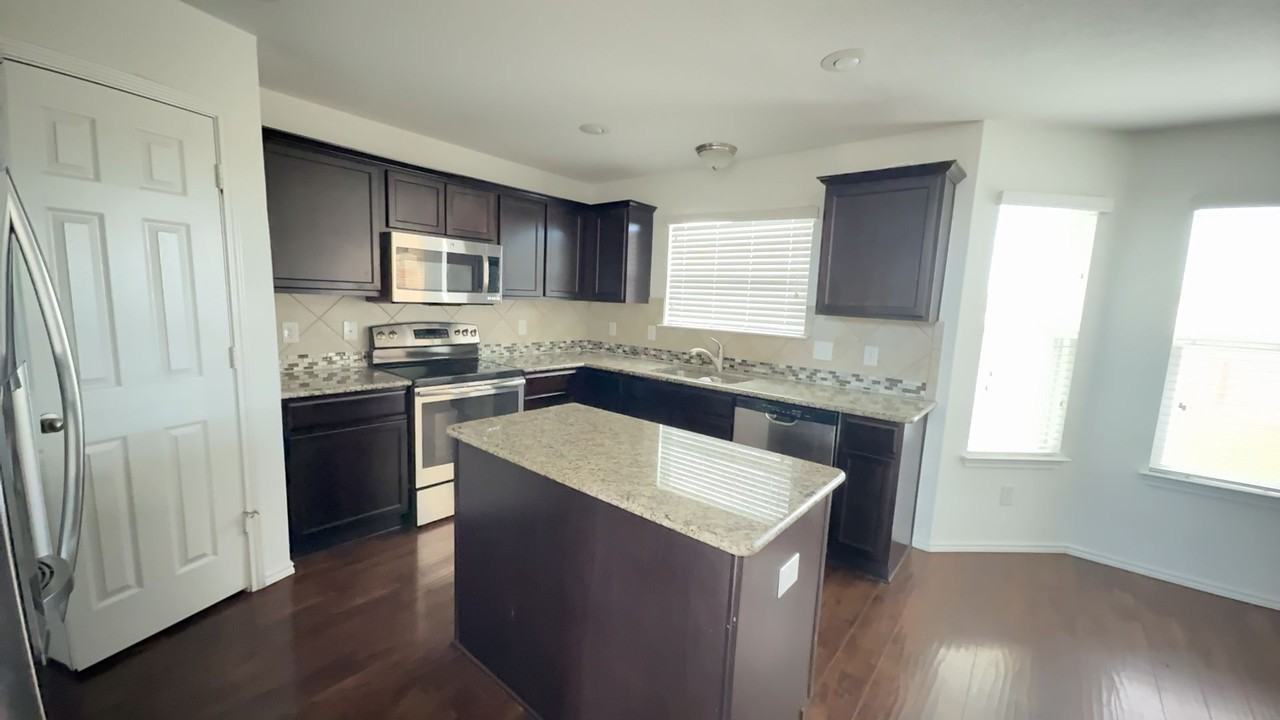 3211 Malmaison Rd - Photo 5 of 14