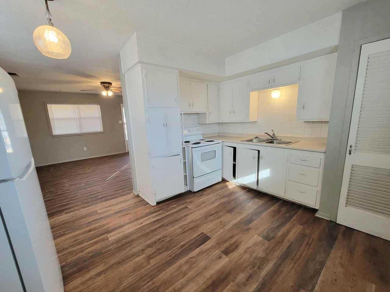 4915 39th St - Photo 5 of 9