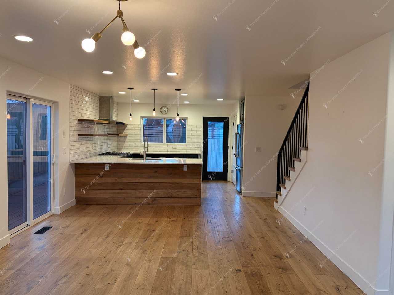 141 Nw Adams Pl - Photo 5 of 50