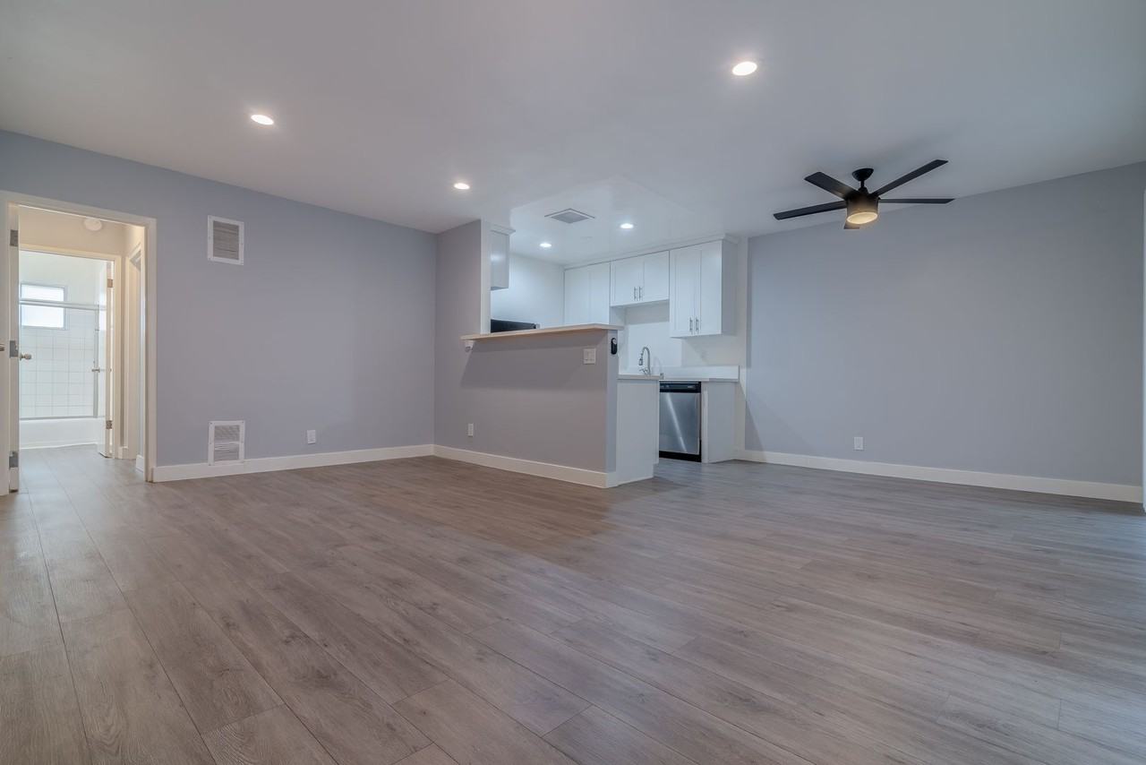 928 4th Street - Photo 5 of 34