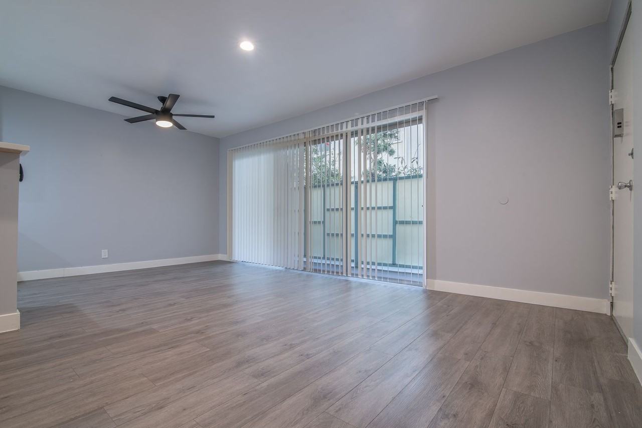 928 4th Street - Photo 6 of 34