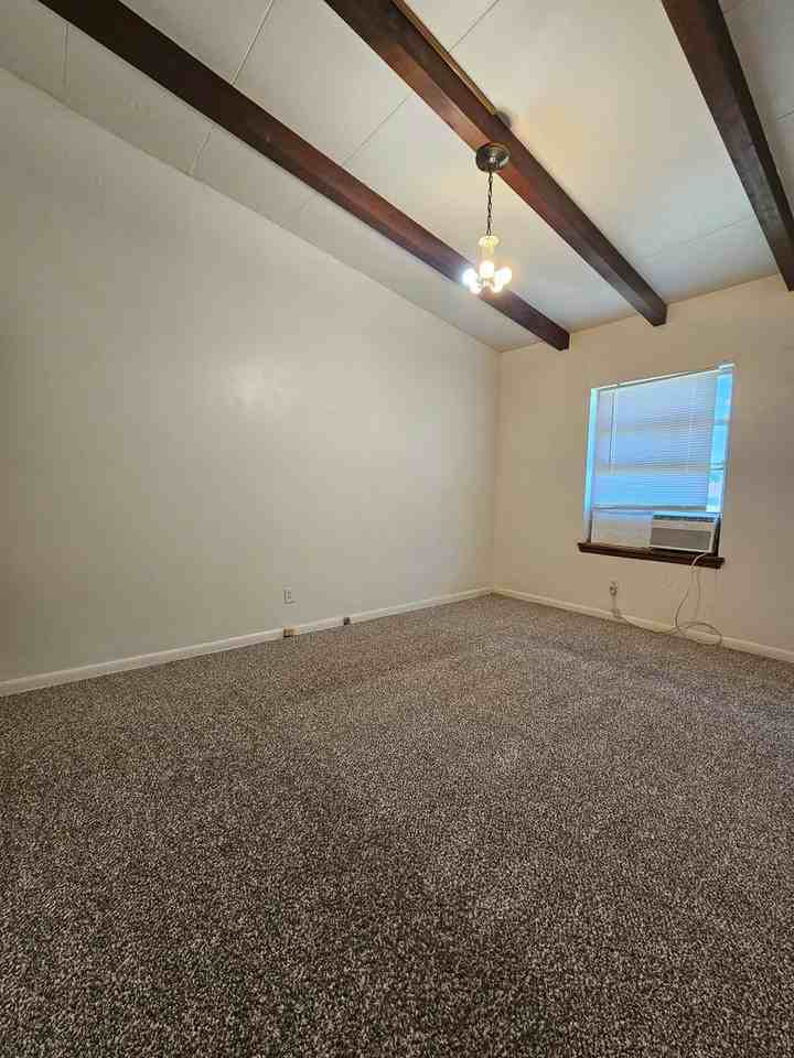 611 Hoover St - Photo 2 of 8