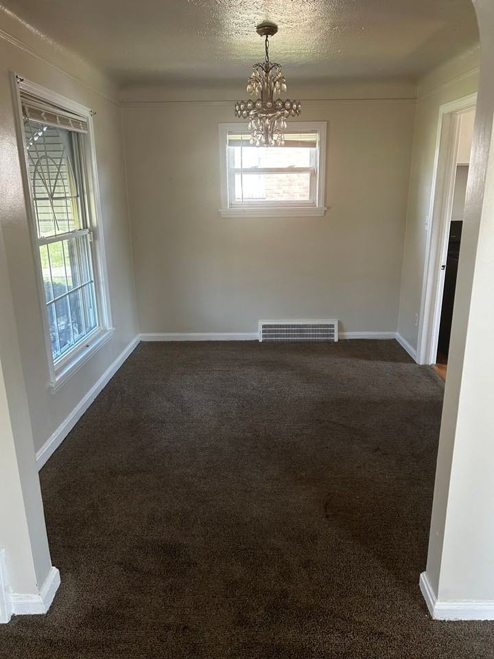 17426 Throckley Ave - Photo 4 of 5