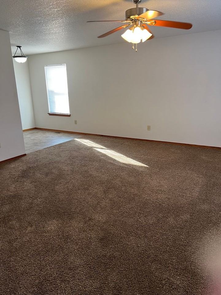 3218 E 12th St - Photo 2 of 11