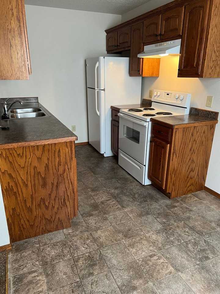 3218 E 12th St - Photo 3 of 11