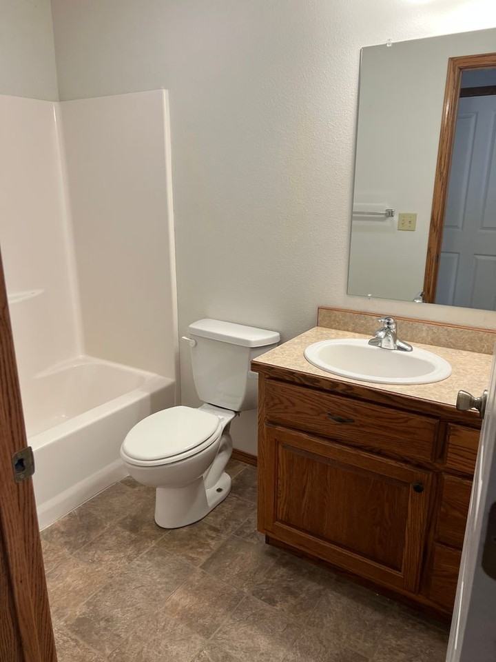 3218 E 12th St - Photo 5 of 11