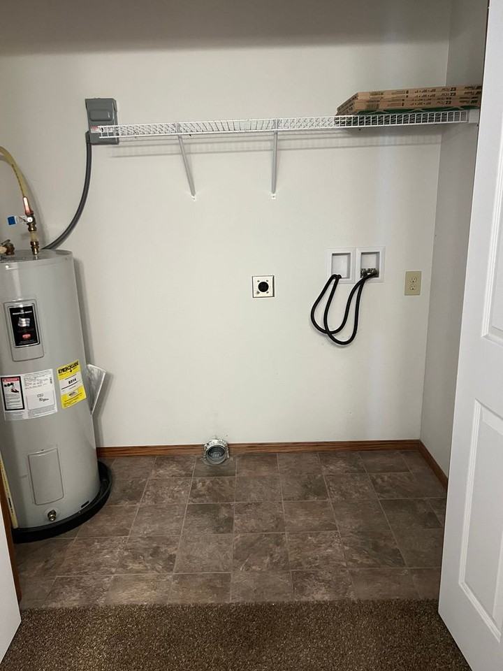 3218 E 12th St - Photo 6 of 11