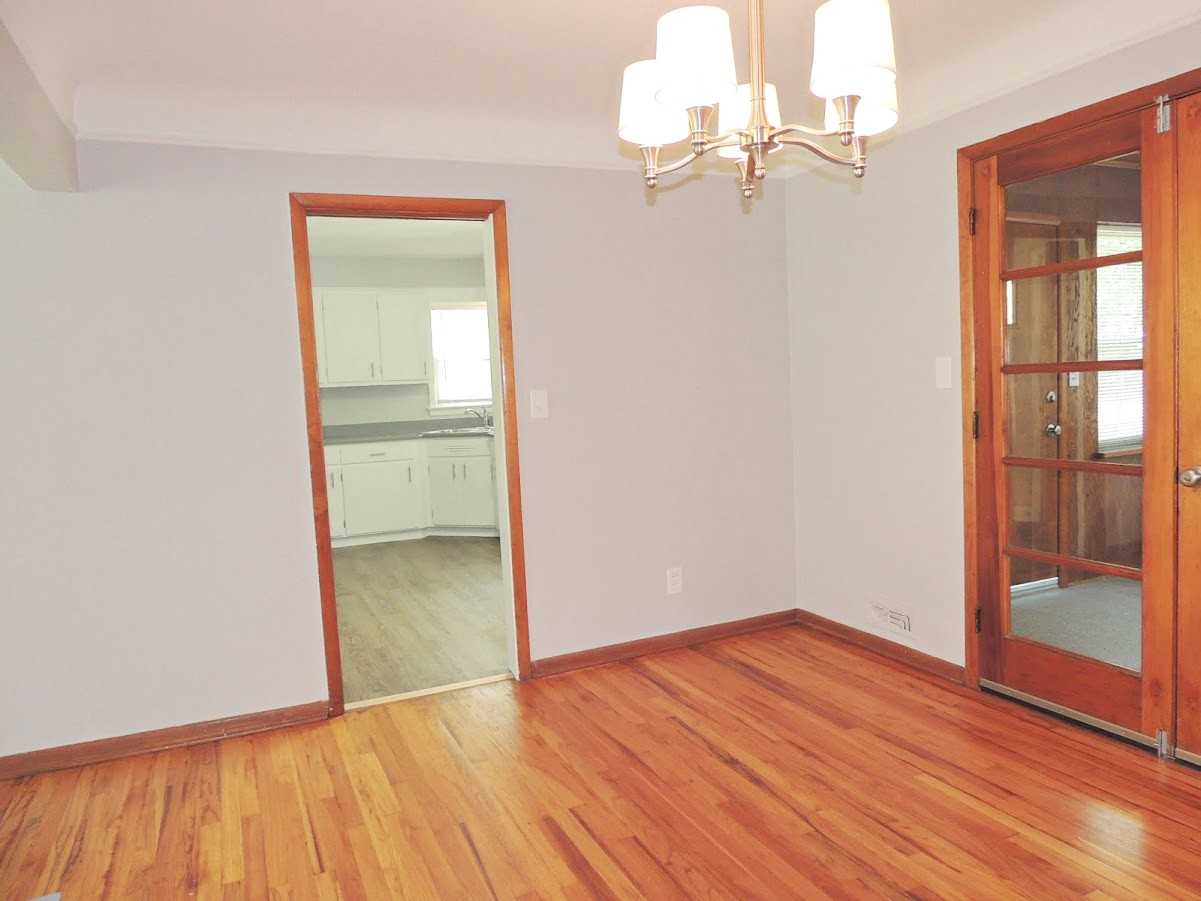 286 Richmond Rd - Photo 4 of 18