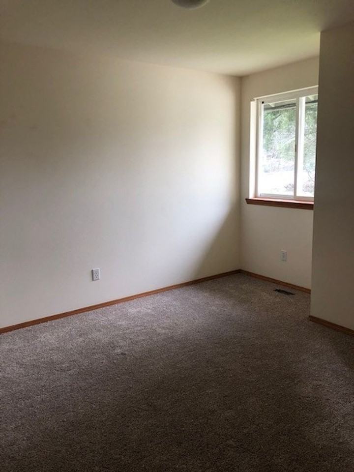 2001 131st Ave Ne - Photo 7 of 9