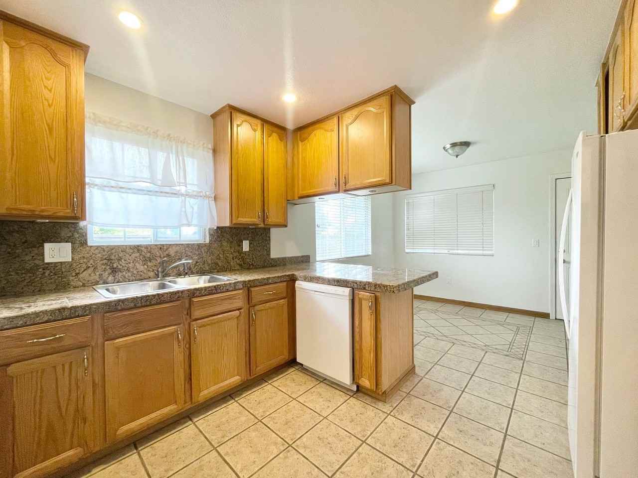 129 Windsor Palms Dr - Photo 5 of 22