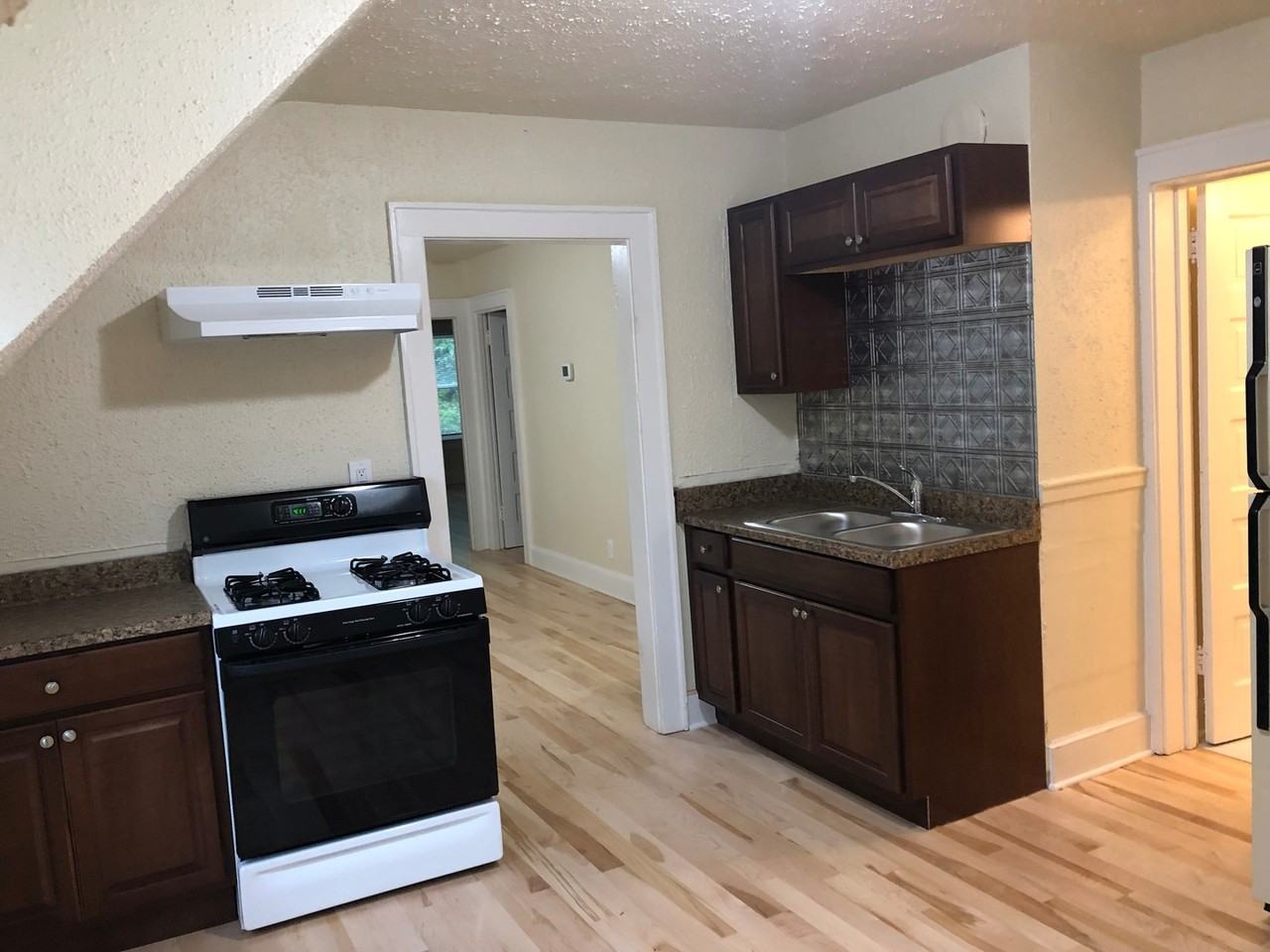 2564 N Humboldt Blvd - Photo 3 of 11