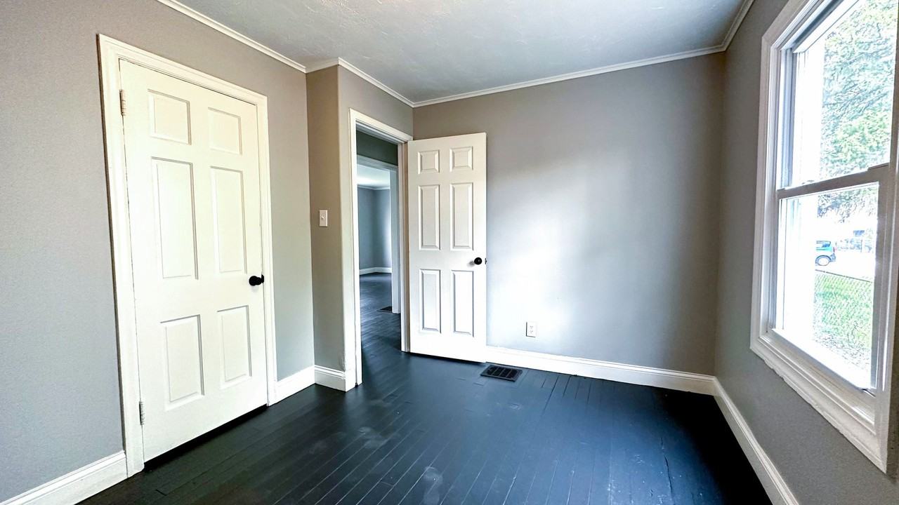 1675 S Champion Ave - Photo 2 of 8