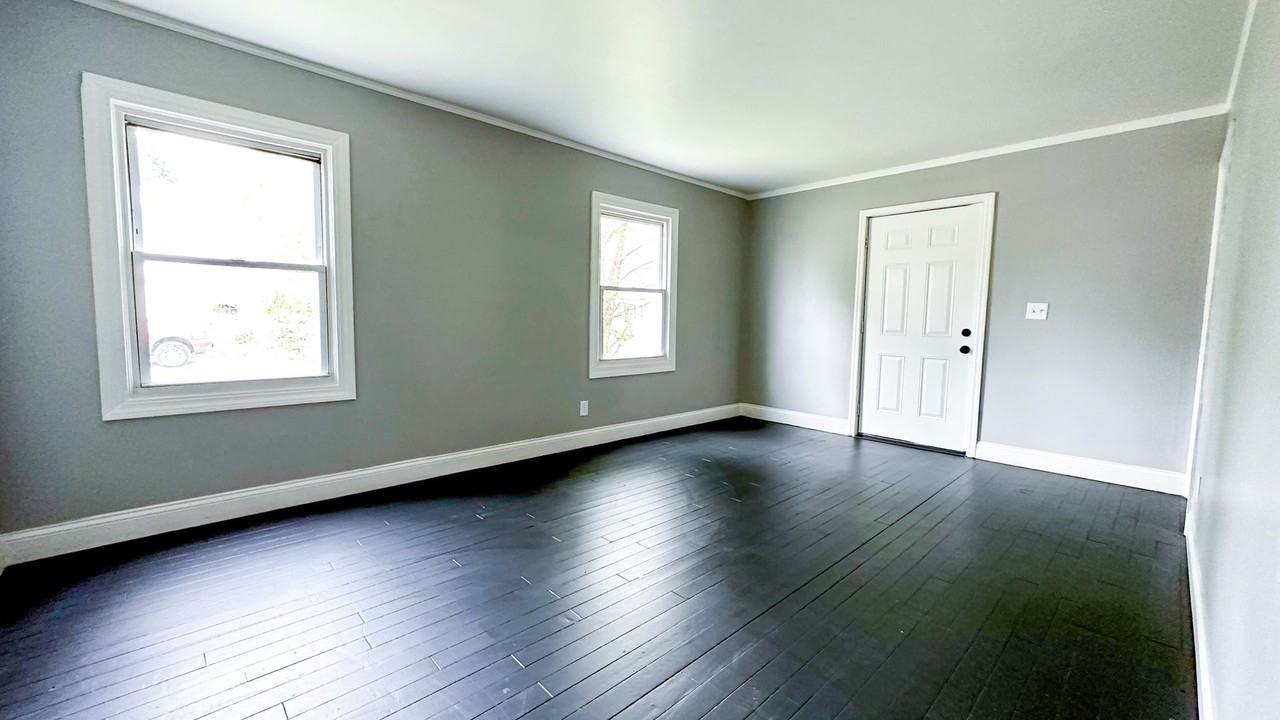 1675 S Champion Ave - Photo 4 of 8