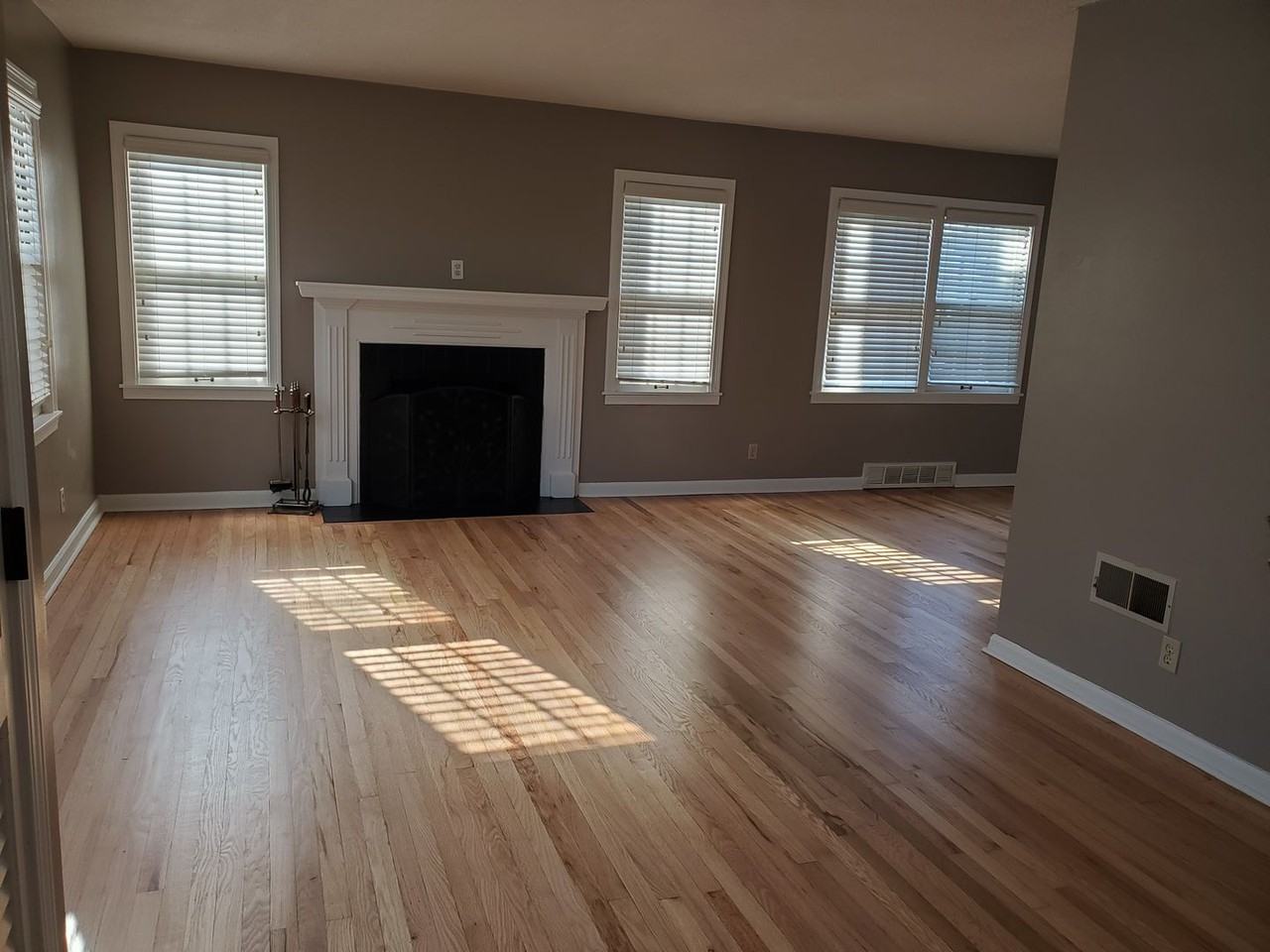 1815 Sw Webster Ave - Photo 4 of 43